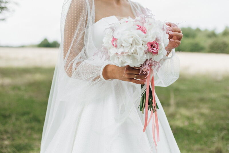 結婚式には特別なウェディングドレスを